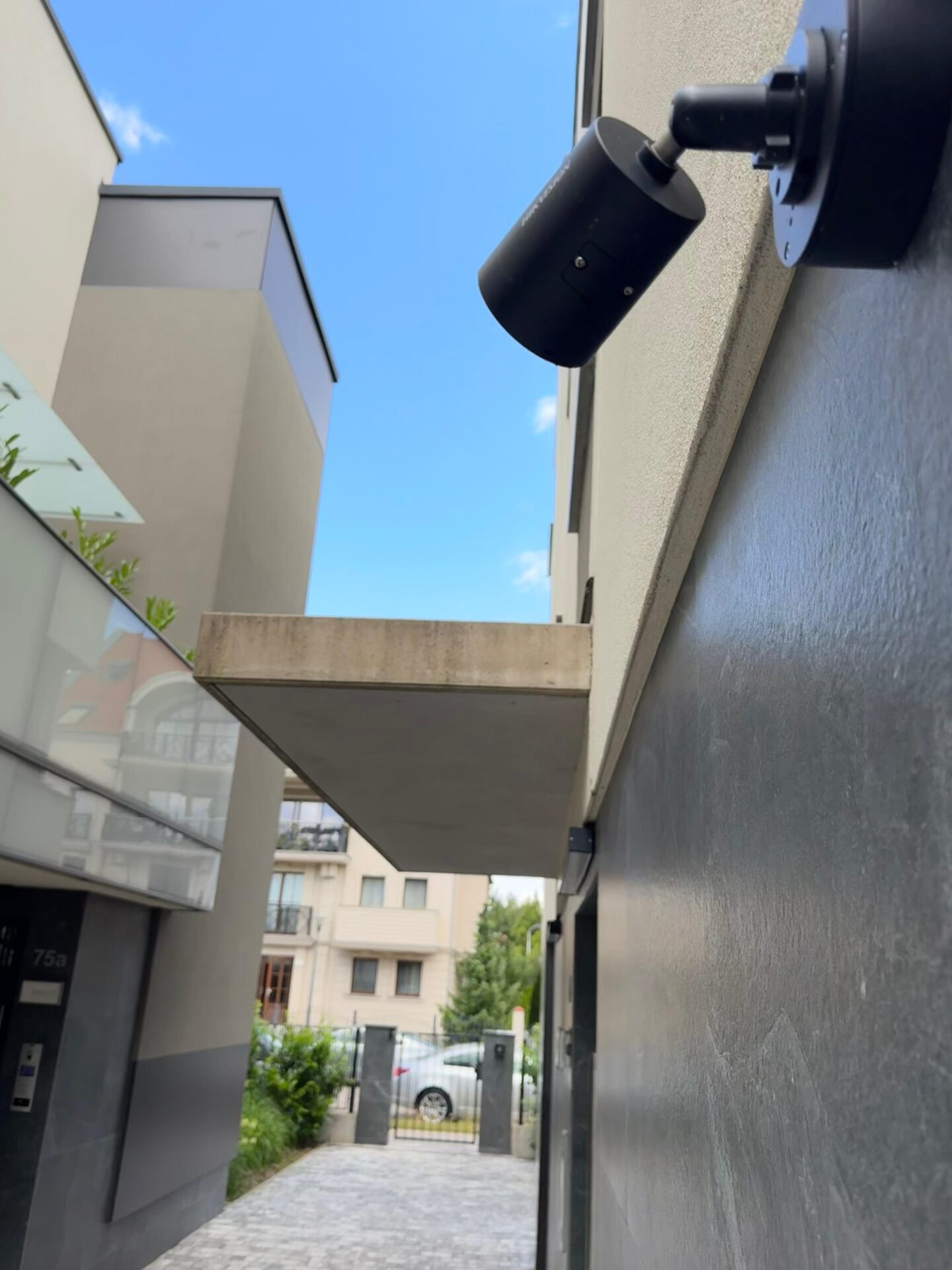 Montaż kamer w apartamentowcu we Wrocławiu – nowoczesny system monitoringu dla wspólnoty mieszkaniowej