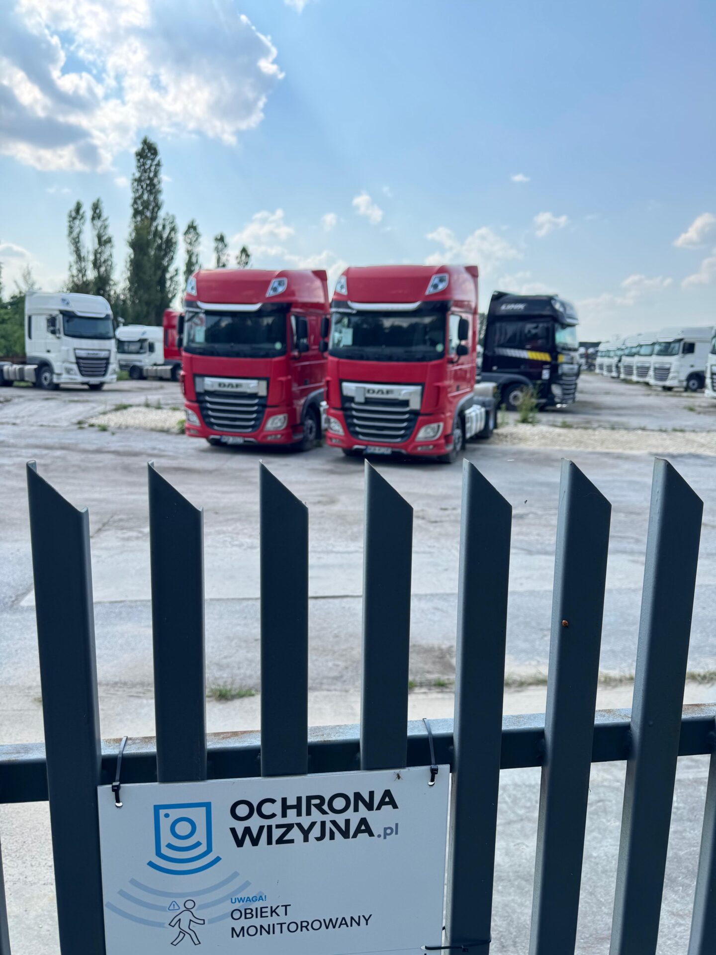 Montaż systemu kamer dla dealera samochodów ciężarowych i maszyn rolniczych